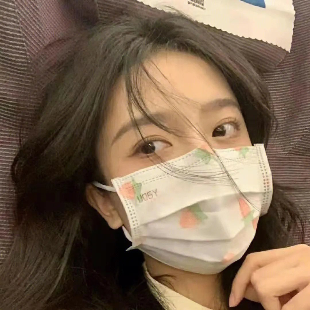 随盲柳入眠的女人 封面